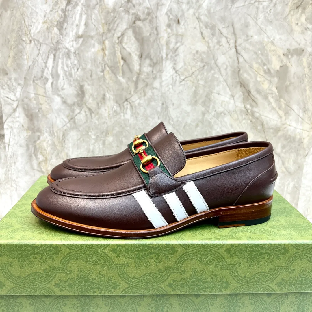 Original leather outsole P900 Brand: Co-branded Adidas｜GUCCI (Gucci) Standard code: Men's size 38–44 (45/46 can be customized) Grade: Same style as the official website Original quality Material: Original cowhide Leather lining Original leather outsole Style category: Men's fashionable casual leather shoes Distinguished big-name luxury elements top luxury Color: Actual picture